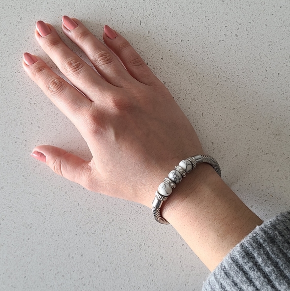 ✨️Any 3 for $15✨️ MESTIGE Silver Bracelet with Marble Beads - Picture 2 of 3